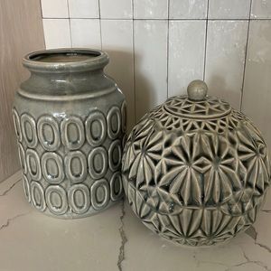 2 piece porcelain vase set